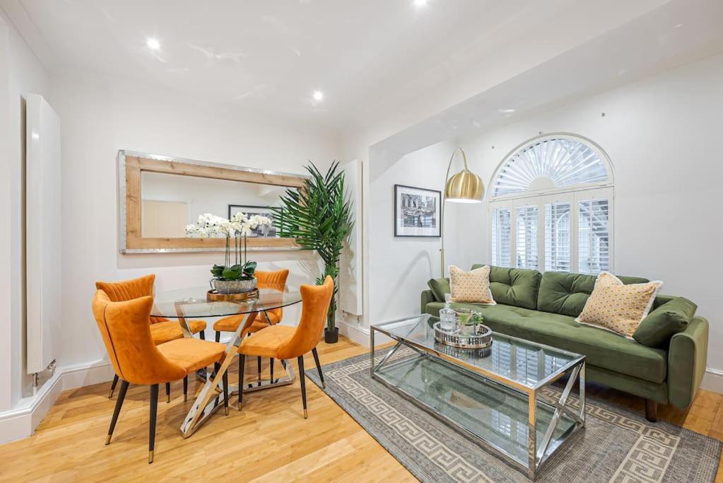 Chic Belgravia Hideaway With Private Patio 10 Mins To Harrods London Kültér fotó