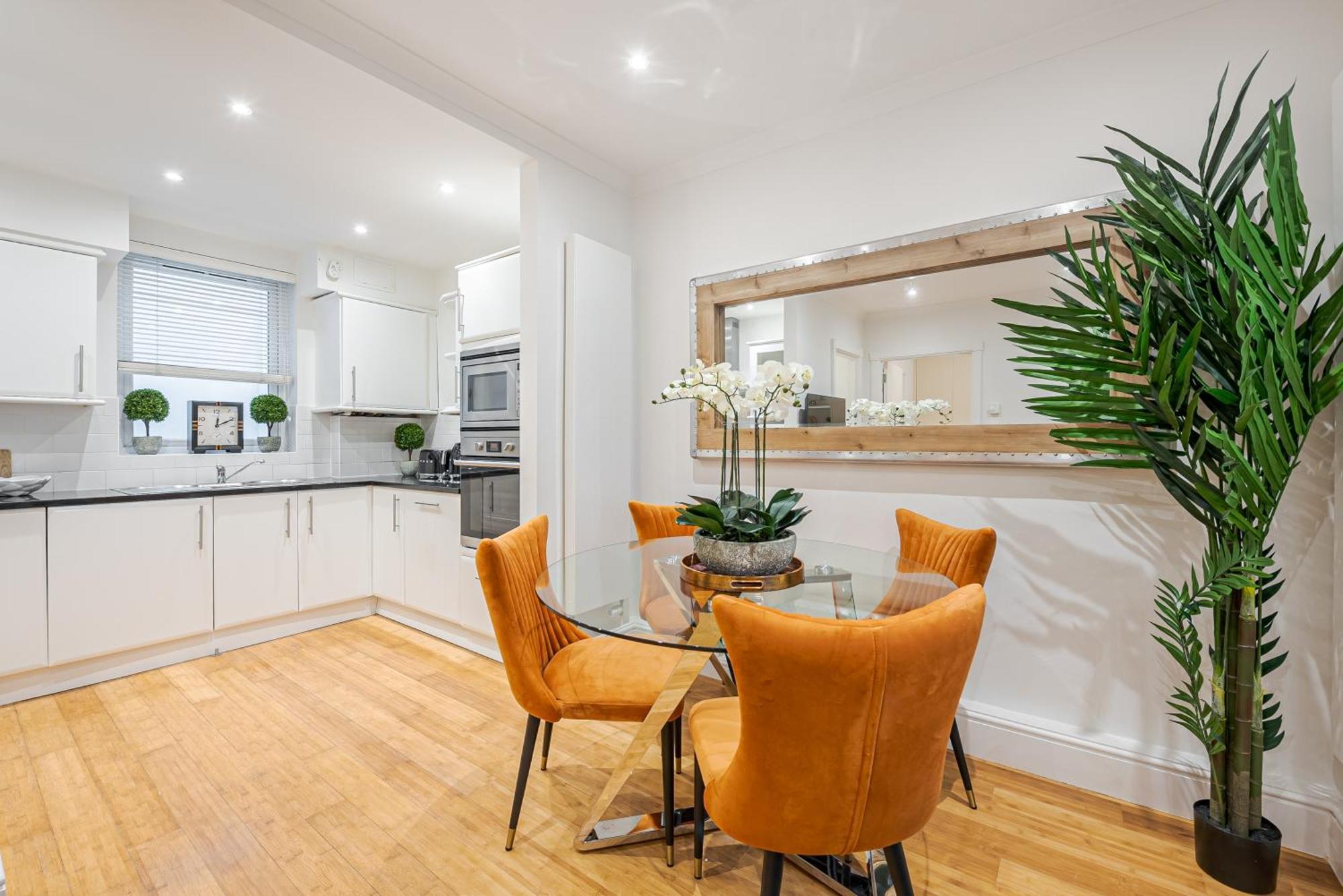 Chic Belgravia Hideaway With Private Patio 10 Mins To Harrods London Kültér fotó